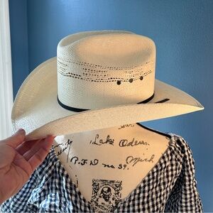 Chic Cream Women's Hat with Black Band